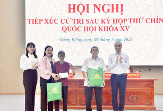 Đại biểu Quốc hội tỉnh An Giang tiếp xúc cử tri xã Giồng Riềng