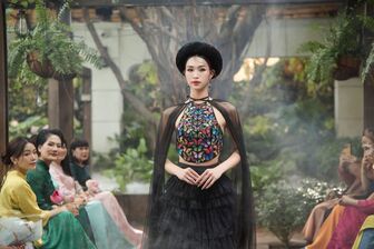 Show diễn giới thiệu BST áo dài 'Thoải mộng' của NTK Cao Minh Tiến hội tụ nhiều sao hot
