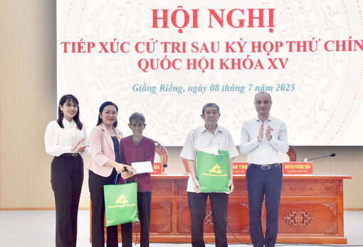 Đại biểu Quốc hội tỉnh An Giang tiếp xúc cử tri xã Giồng Riềng