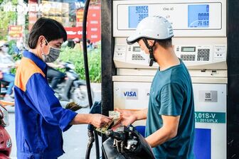 Giá xăng tăng nhiều nhất hơn 200 đồng/lít