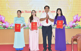 Xã Châu Thành công bố quyết định đổi tên 16 trường học