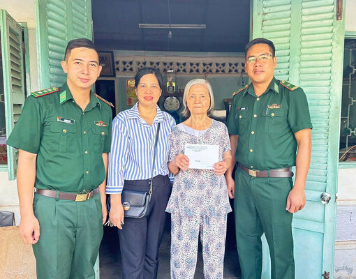 Ấm lòng người cao tuổi vùng biên