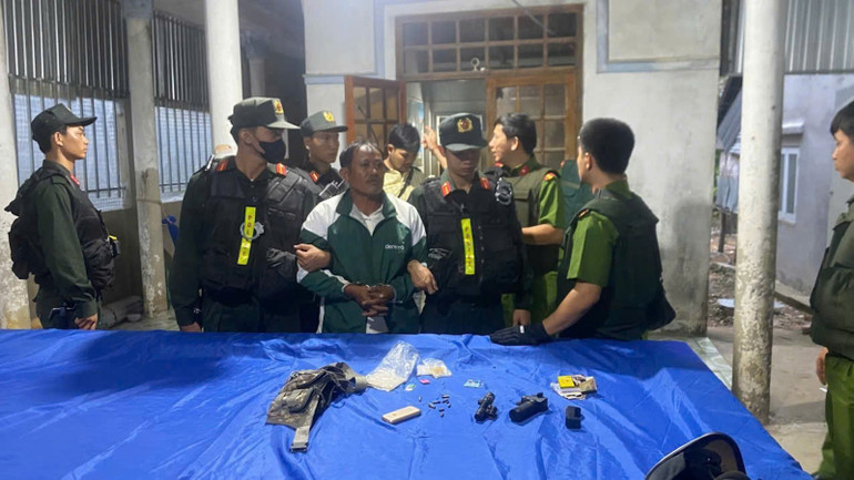 Bắt giữ đối tượng dùng súng tự chế bắn Công an