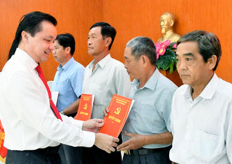 Xã Hòn Đất công bố thành lập tổ chức Đảng, đơn vị sự nghiệp công lập