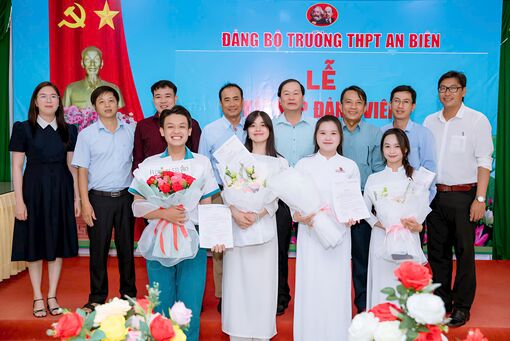 Bồi dưỡng nguồn kết nạp Đảng trong trường học