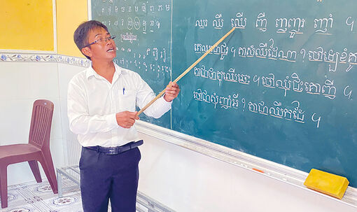 Lớp học chữ dưới mái chùa