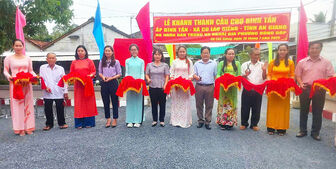 Xã Cù Lao Giêng khánh thành cầu chợ Bình Tấn