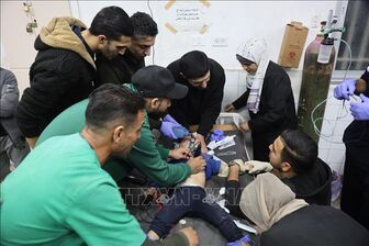 Bác sĩ ở Gaza kiệt quệ vì đói, không còn đủ sức cứu chữa bệnh nhân