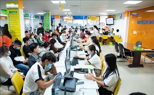 Nhiều trường đại học giảm mạnh điểm sàn xét tuyển
