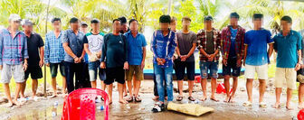 Bắt quả tang 18 đối tượng đánh bạc