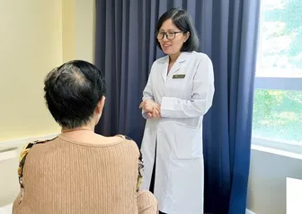 Tự mua thuốc theo toa cũ uống 1 năm, cụ bà bị rối loạn nhịp tim chậm