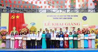 An Giang tưng bừng khai giảng năm học mới