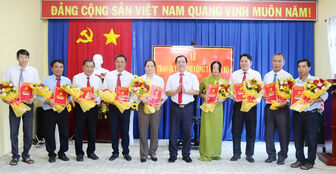 Đảng ủy các xã trao quyết định công tác cán bộ