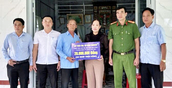 Thăm, tặng quà Mẹ Việt Nam Anh hùng, thương binh và gia đình người có công với cách mạng