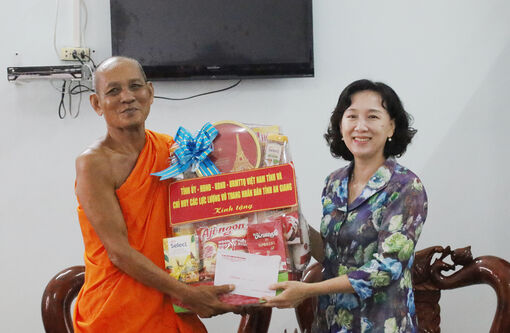 Thăm, chúc mừng lễ Sene Đôn Ta