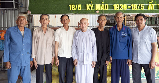 Ông Út Ngộ từ thiện