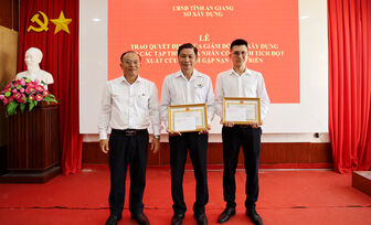 Khen thưởng đột xuất các tập thể, cá nhân có thành tích cứu người gặp nạn trên biển