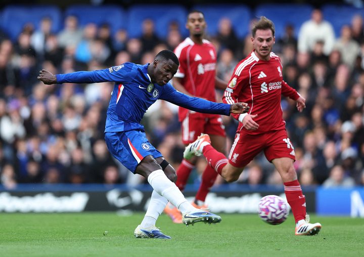 Kết quả Ngoại Hạng Anh: Sao 18 tuổi ghi bàn bù giờ, Chelsea thắng Liverpool 2-1