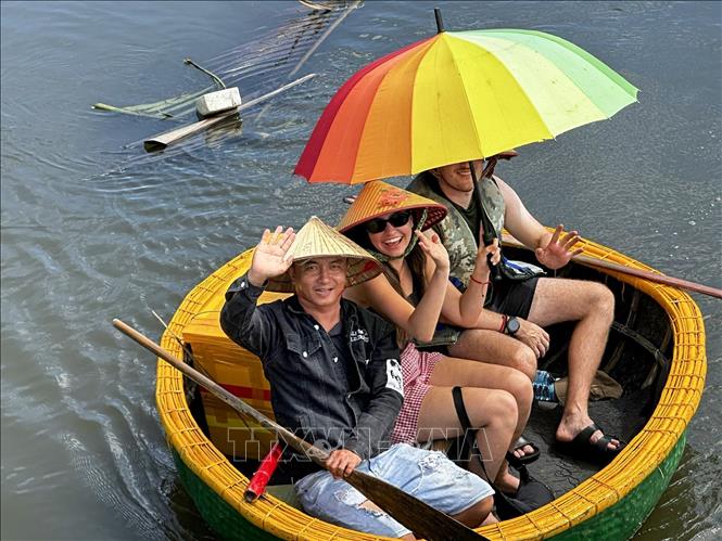 Việt Nam đón 15,4 triệu lượt khách quốc tế trong 9 tháng năm 2025