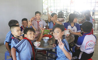 Chuyện bếp ăn tình thương ở vùng sâu Thới Quản
