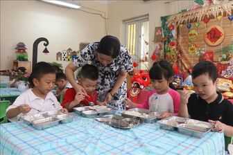 Đảm bảo chất lượng bữa ăn học đường