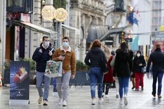 Pháp ghi nhận làn sóng COVID-19 mới trước chiến dịch tiêm chủng mùa thu