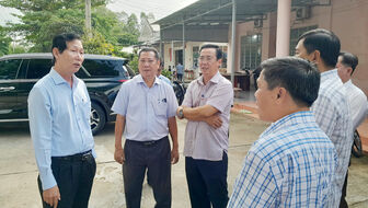 Phó Chủ tịch UBND tỉnh An Giang Lê Văn Phước kiểm tra công tác giải ngân vốn đầu tư công tại xã Hòa Lạc