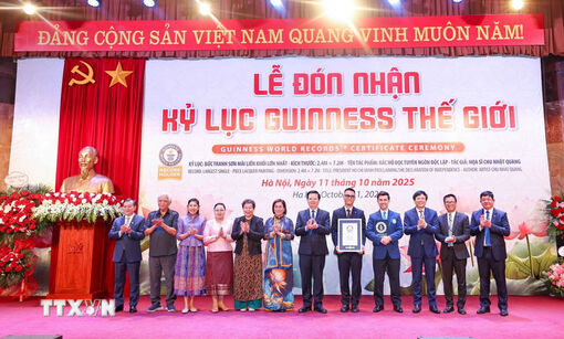 Bức tranh sơn mài 'Bác Hồ đọc Tuyên ngôn Độc lập' được trao Kỷ lục Guinness