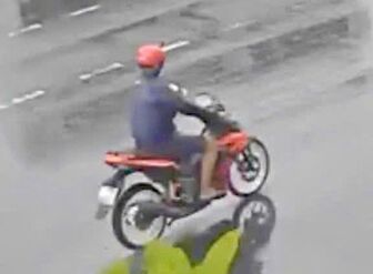 Vờ mượn điện thoại của chủ quán rồi bỏ chạy, bị công an bắt sau 15 giờ