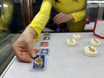Giá vàng hôm nay đang tăng vùn vụt, các tiệm vàng đưa ra thông báo quan trọng