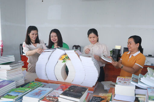 Khi sách biết nở hoa