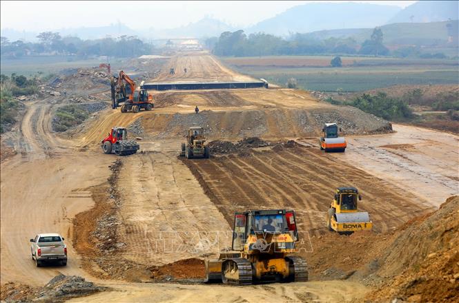 'Thúc' giải ngân vốn đầu tư công cuối năm để 'về đích' mục tiêu tăng trưởng