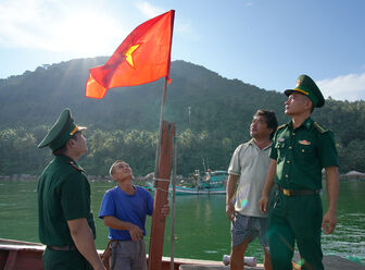 Đồn Biên phòng Hòn Sơn đẩy mạnh tuyên truyền chống khai thác IUU