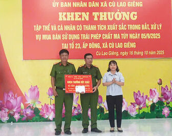 UBND xã Cù Lao Giêng khen thưởng đột xuất 2 tập thể và 11 cá nhân