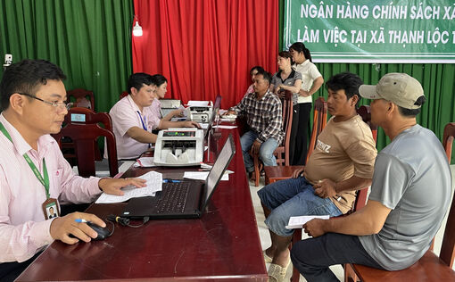 Đoàn công tác Ngân hàng Chính sách xã hội làm việc tại xã Thạnh Lộc