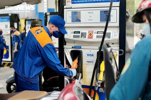 Giá xăng tăng cao nhất gần 200 đồng/lít, giá dầu giảm