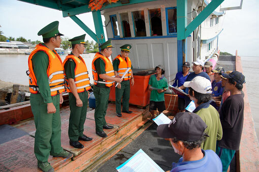 Thực hiện các biện pháp chấm dứt khai thác hải sản bất hợp pháp