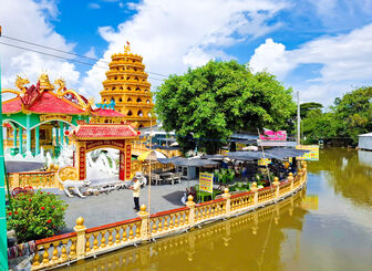 Vẻ đẹp dinh Sơn Trung mùa nước nổi