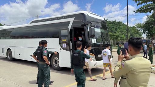 Campuchia bàn giao 59 công dân cho Hàn Quốc