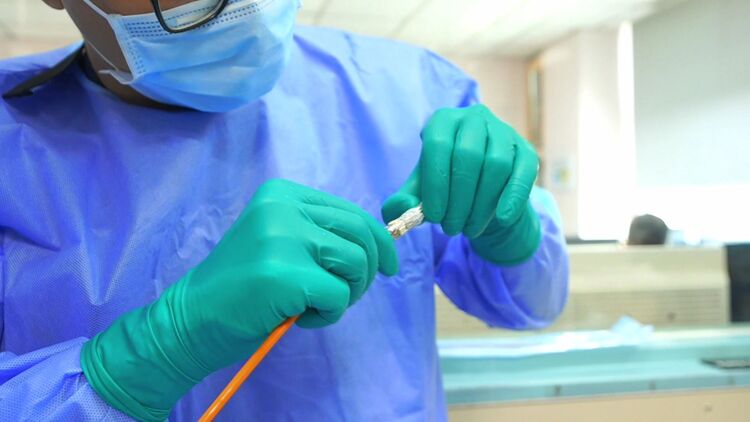 Thực hiện thành công 100 ca thay van động mạch chủ qua ống thông