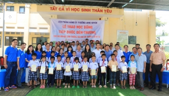 Văn phòng Đảng ủy phường Long Xuyên tổ chức về nguồn kỷ niệm Ngày truyền thống Văn phòng cấp ủy