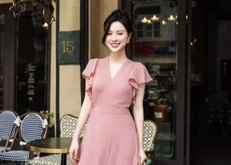 Đầm tay cánh tiên mềm mại giúp nàng thêm duyên dáng