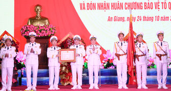 Vùng 5 Hải quân đón nhận Huân chương Bảo vệ Tổ quốc hạng Nhất