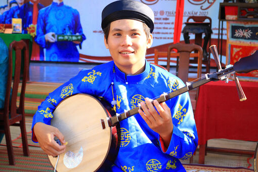 Người trẻ với niềm đam mê đàn kìm