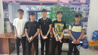 Khởi tố, bắt tạm giam nhóm thanh niên chém nhầm người gây thương tích 44% Khởi tố, bắt tạm giam nhóm thanh niên chém nhầm người gây thương tích 44%