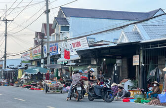 Cần dẹp “chợ chồm hổm” Cần dẹp “chợ chồm hổm”