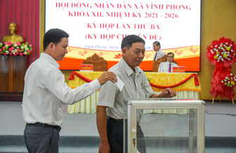 Thông qua nghị quyết thành lập Trung tâm Phục vụ hành chính công xã Vĩnh Phong Thông qua nghị quyết thành lập Trung tâm Phục vụ hành chính công xã Vĩnh Phong