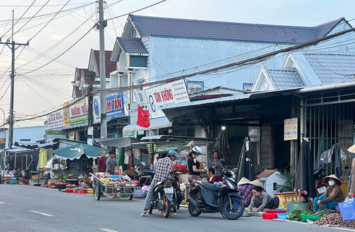 Cần dẹp “chợ chồm hổm”