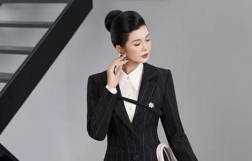 Đẹp xuất sắc với váy sơ mi, đầm dáng dài cổ điển