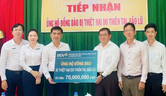 BIDV chi nhánh Kiên Giang ủng hộ đồng bào thiệt hại do bão lũ 70 triệu đồng